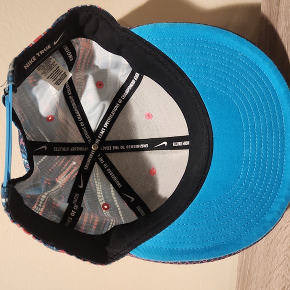 Nike Hat - Picture 3 of 4